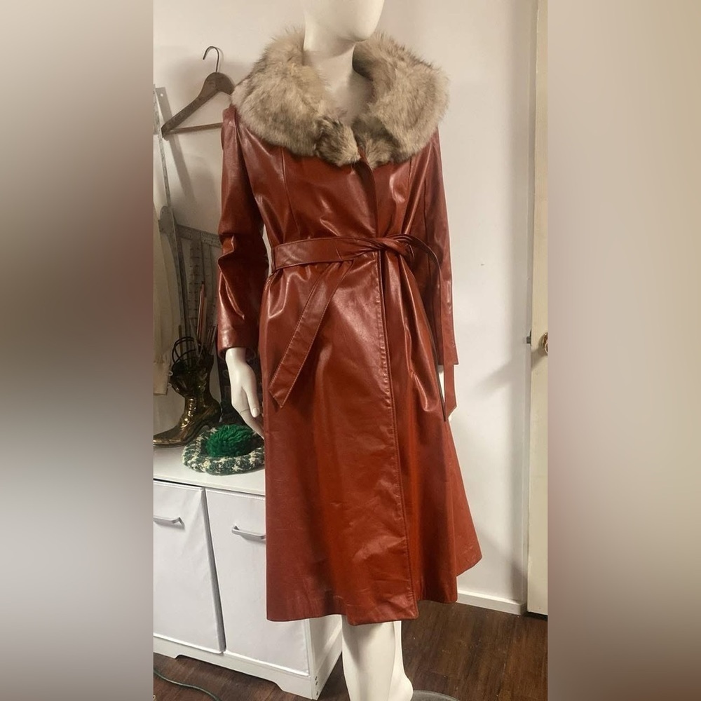Elegant Brown Faux Leather Coat with Fur Collar - Picture 3 of 10